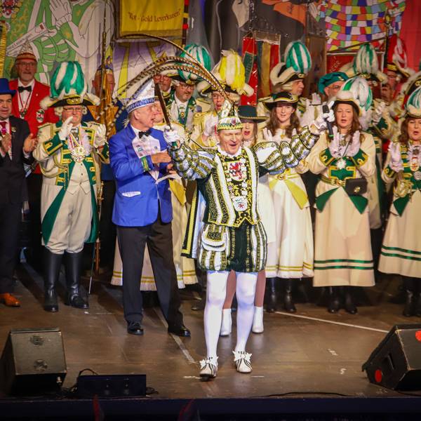 Prinz Mally I. bei seiner Proklamation im November.