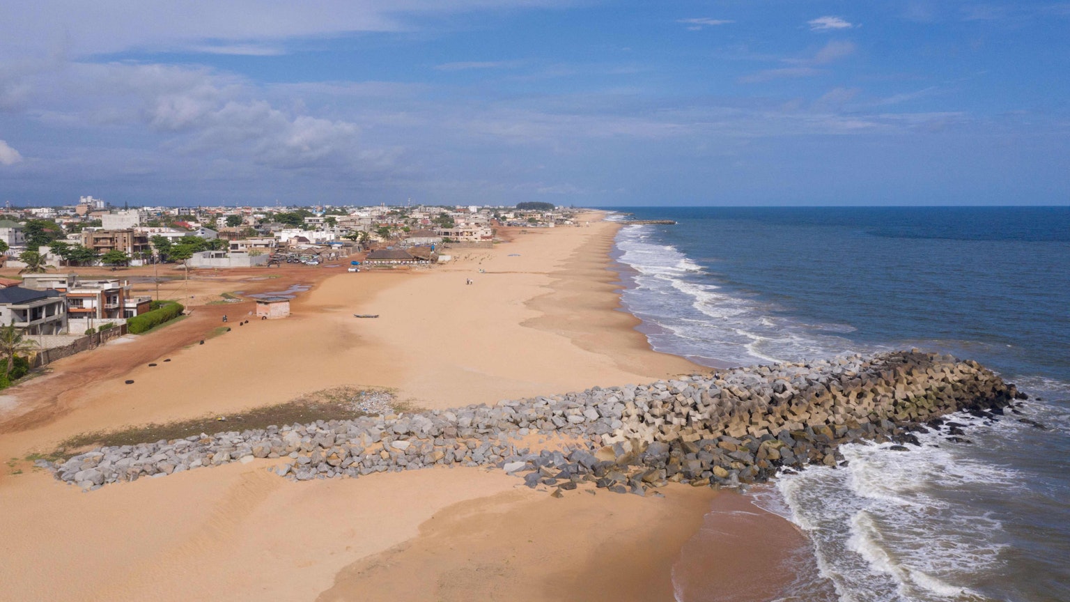 Atlantikküste in Benin: Das Land hat Millionen in die Küstenbefestigung investiert, um Landerosion zu verhindern.