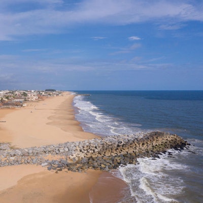 Atlantikküste in Benin: Das Land hat Millionen in die Küstenbefestigung investiert, um Landerosion zu verhindern.
