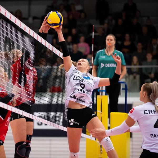 2. Bundesliga Frauen Pro: Schwarz-Weiss Erfurt vs. TSV Bayer 04 Leverkusen Erfurt 18.11.2023 Charlotta Werscheck 10 TSV Bayer 04 Leverkusen Am Ball gegen Antonia Greskamp 9 Schwarz-Weiss Erfurt 2. Bundesliga Frauen Pro: Schwarz-Weiss Erfurt vs. TSV Bayer 04 Leverkusen Riethsporthalle Erfurt 18.11.2023 *** 2 Bundesliga Women Pro Schwarz Weiss Erfurt vs TSV Bayer 04 Leverkusen Erfurt 18 11 2023 Charlotta Werscheck 10 TSV Bayer 04 Leverkusen On the ball against Antonia Greskamp 9 Schwarz Weiss Erfurt 2 Bundesliga Women Pro Schwarz Weiss Erfurt vs TSV Bayer 04 Leverkusen Riethsporthalle Erfurt 18 11 2023 Copyright: xBEAUTIFULxSPORTS/Duehringx