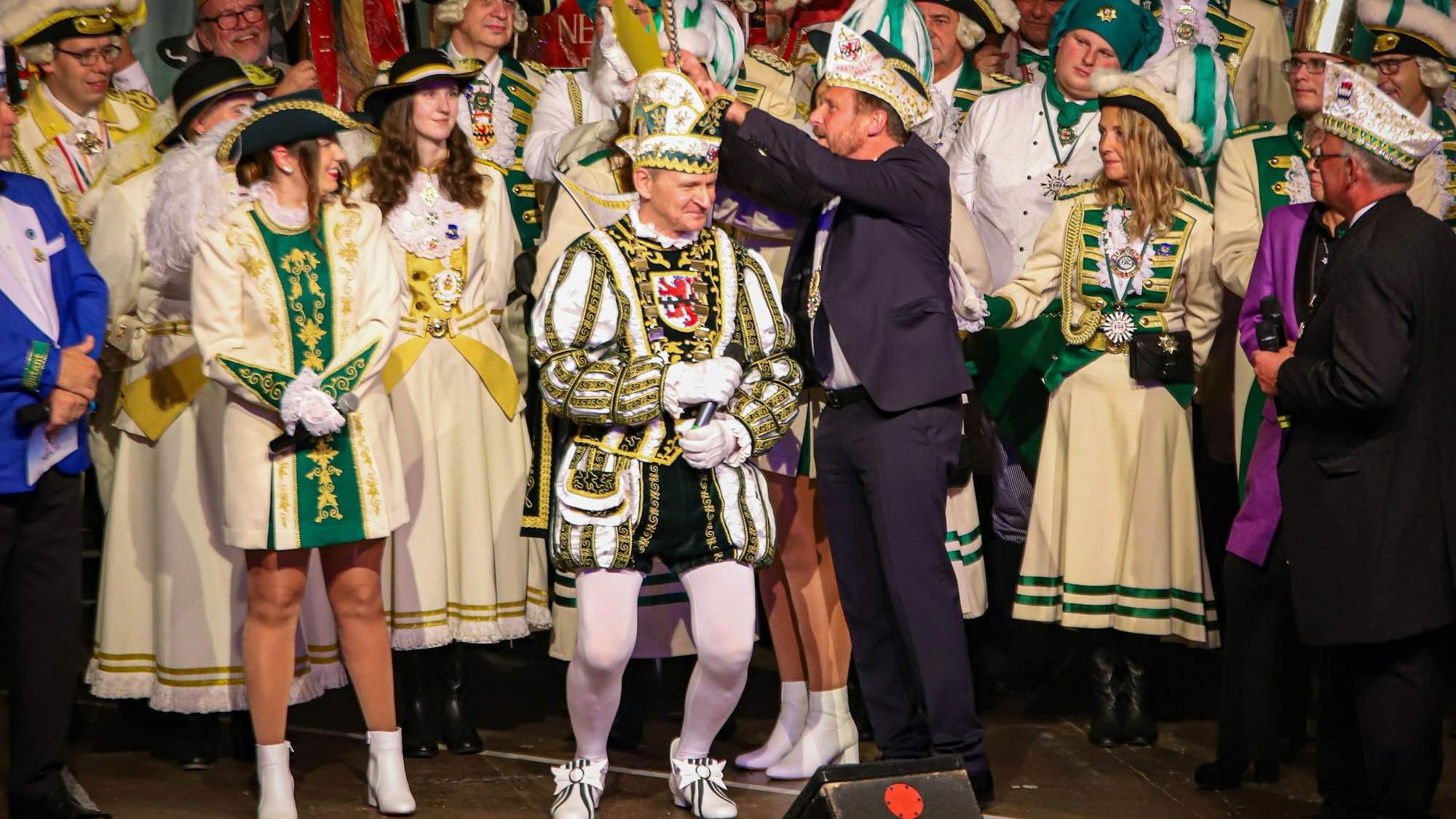 Prinzenproklamation im Leverkusener Forum.
