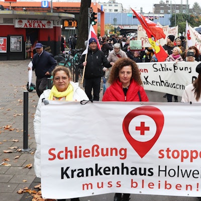 Demonstration Krankenhauspolitik
„Erhalt des Krankenhauses Holweide und der Kinderklinik Amsterdamer Straße!“ im November 2023.