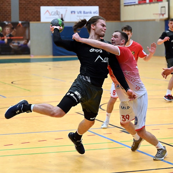 Handball
Opladen - Baunatal
links: Maqurice Meurer (OPL)
Foto: Uli Herhaus