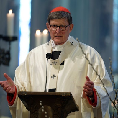 Der Kölner Kardinal Rainer Maria Woelki predigtim Pontifikalamt zum Ostersonntag 2023 im Kölner Dom