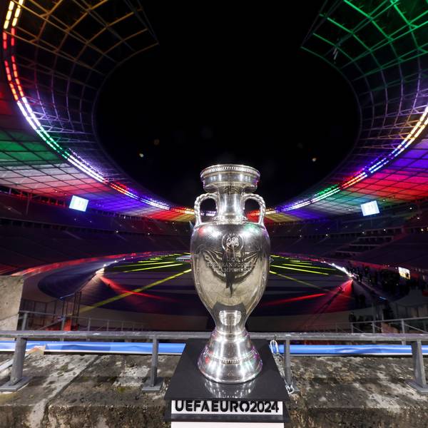 Der Siegerpokal der Fußball-Europameisterschaft 2024 steht im Olympiastadion in Berlin. Am 4. Dezember startet die nächste Verkaufsphase.