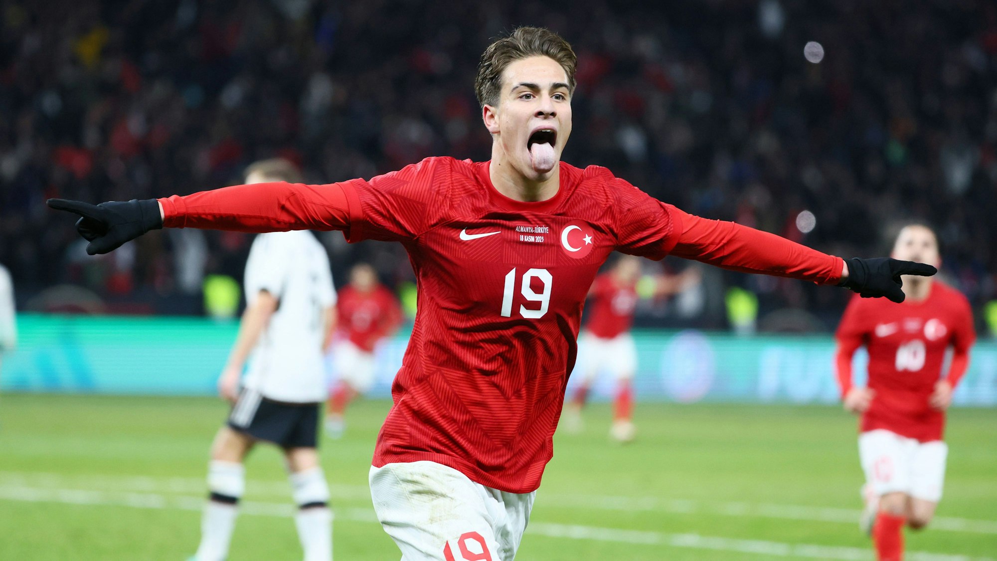 Kenan Yildiz jubelt nach seinem sehenswerten Treffer gegen Deutschland.