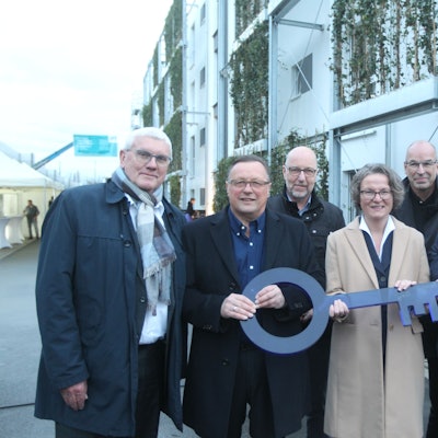 Prominente Gäste freuten sich über die Fertigsgtellung (v.l.): Landrat Sebastian Schuster, Bauträger Eric Schütz, BEG-Geschäftsführer Ludger Kloidt, Ministerin Ina Scharrenbach, Architekt Jo Kneutgen und Bürgermeister Alexander Biber.