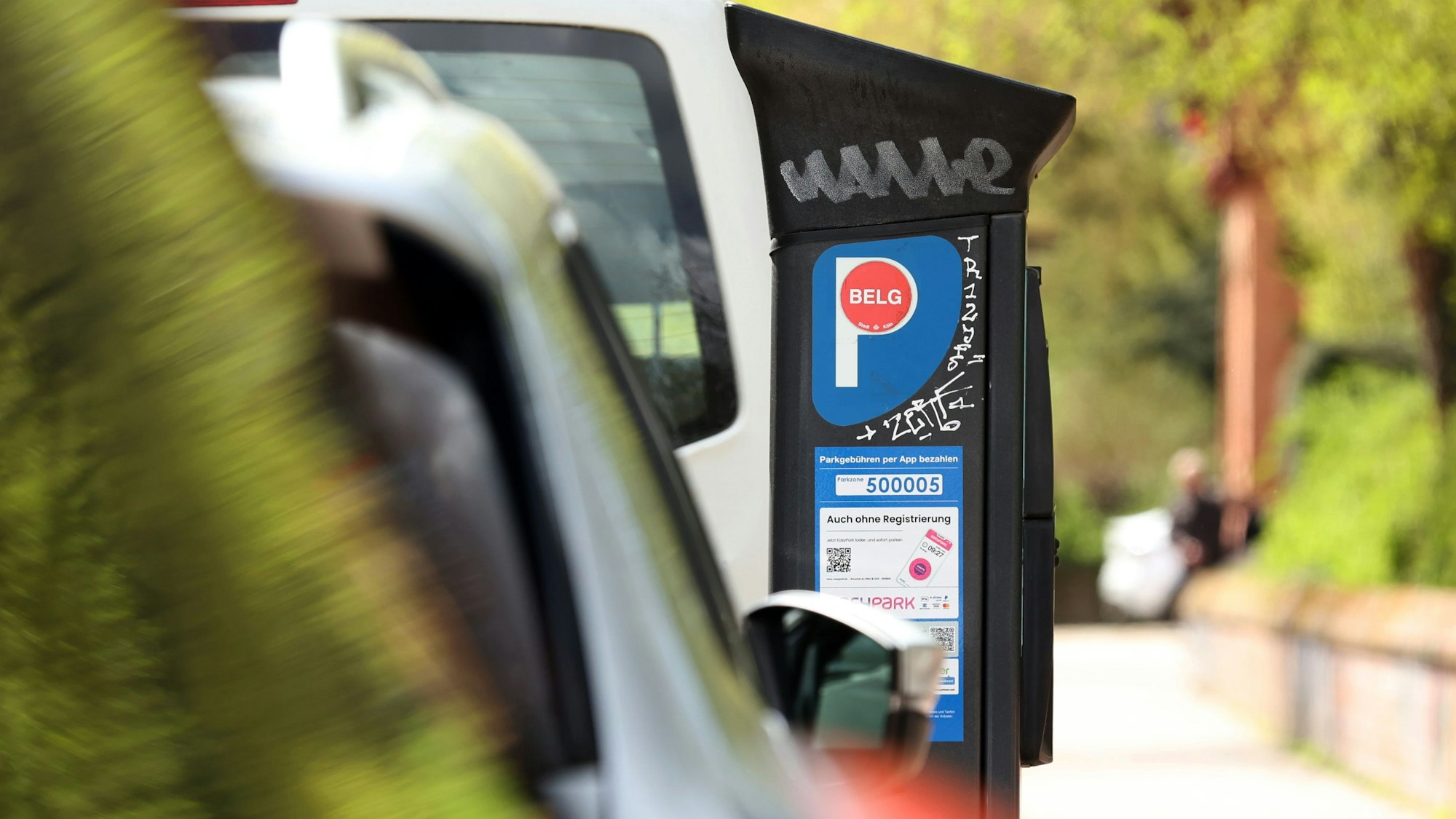 Ein Parkscheinautomat mit Anwohnerparken im Belgischen Viertel.