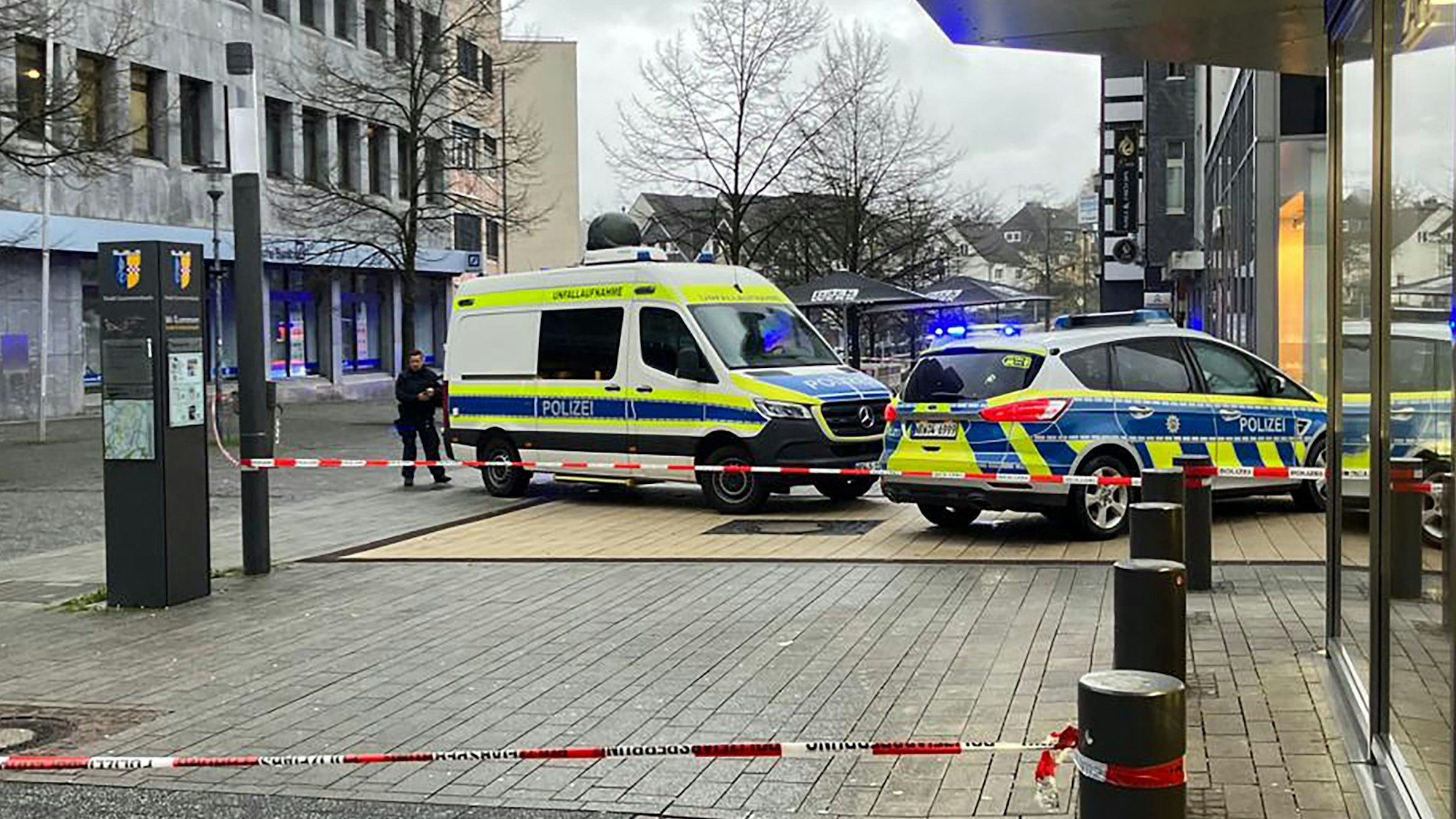 Die Schüsse fielen im Bereich der Hindenburgstraße, Ecke Kampstraße in der Gummersbacher Innenstadt.