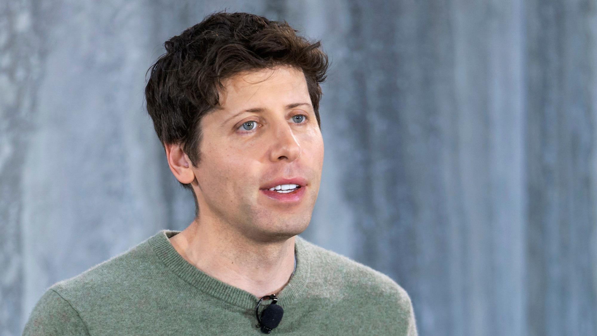 Sam Altman, Gründer des Start-Ups OpenAI, spricht zu Medienvertretern während der Einführung der Integration der Microsoft-Suchmaschine Bing und des Edge-Browsers mit OpenAI