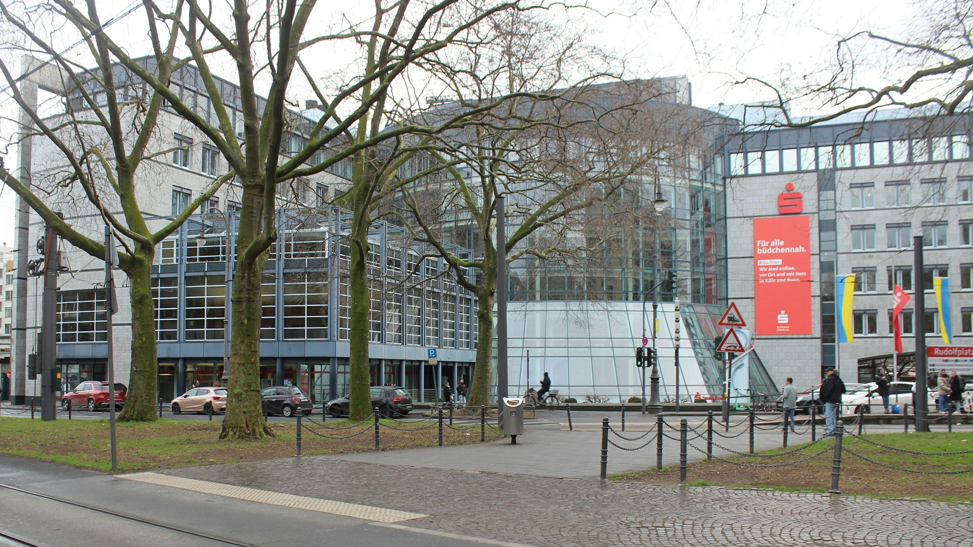Die Sparkasse am Rudolfplatz.