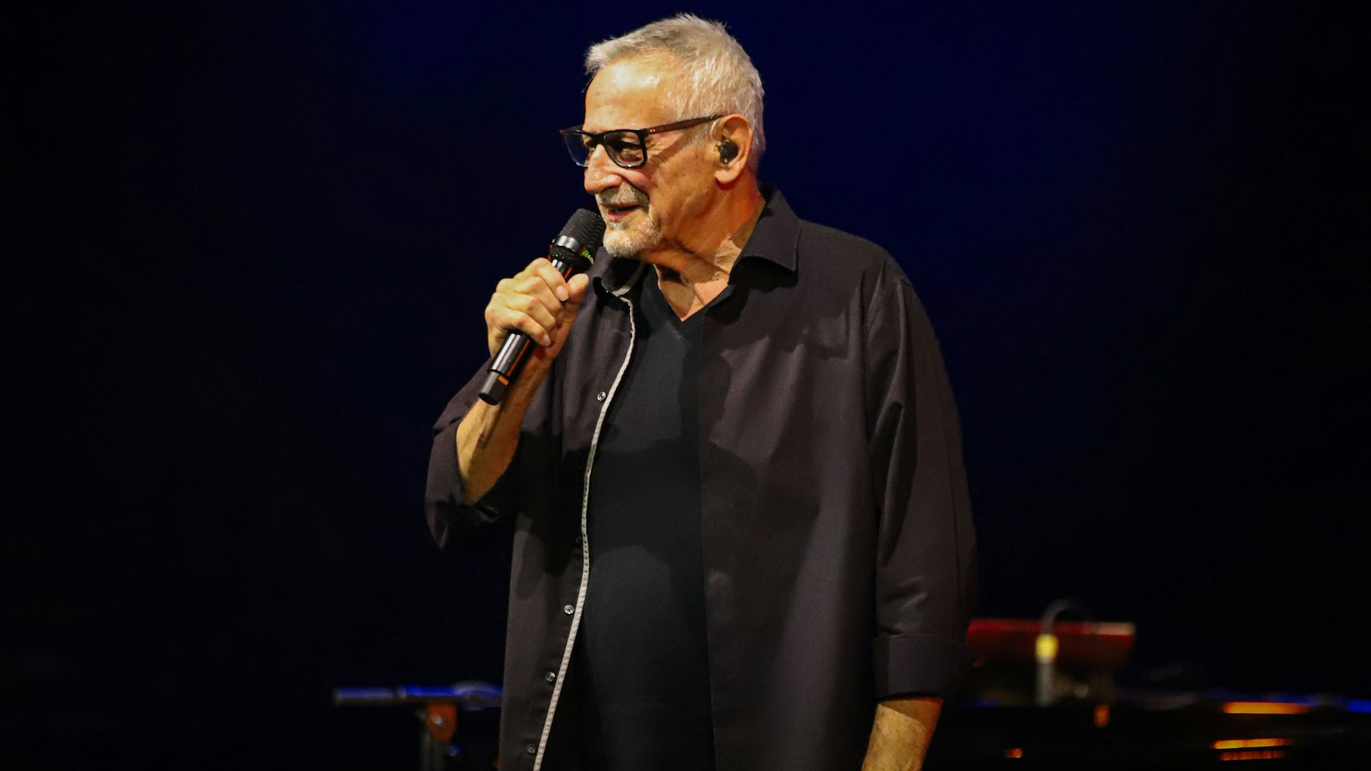 Konstantin Wecker sang auf den Leverkusener Jazztagen.