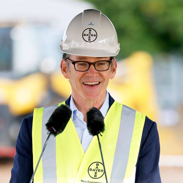 Bayer-Chef Bill Anderson beim Besuch von Ministerpräsident Hendrik Wüst CDU im Rahmen seiner Sommertour die Agrarsparte der Bayer AG in Monheim. Monheim, 30.08.2023 NRW Deutschland *** Bayer CEO Bill Anderson visits the agricultural division of Bayer AG in Monheim Monheim, 30 08 2023 NRW Germany during the visit of Minister President Hendrik Wüst CDU as part of his summer tour Copyright: xChristophxHardtx
