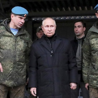 Wladimir Putin bei einem Truppenbesuch im Oktober 2022. Immer wieder gibt es Berichte über Sperrtruppen in der russischen Armee.