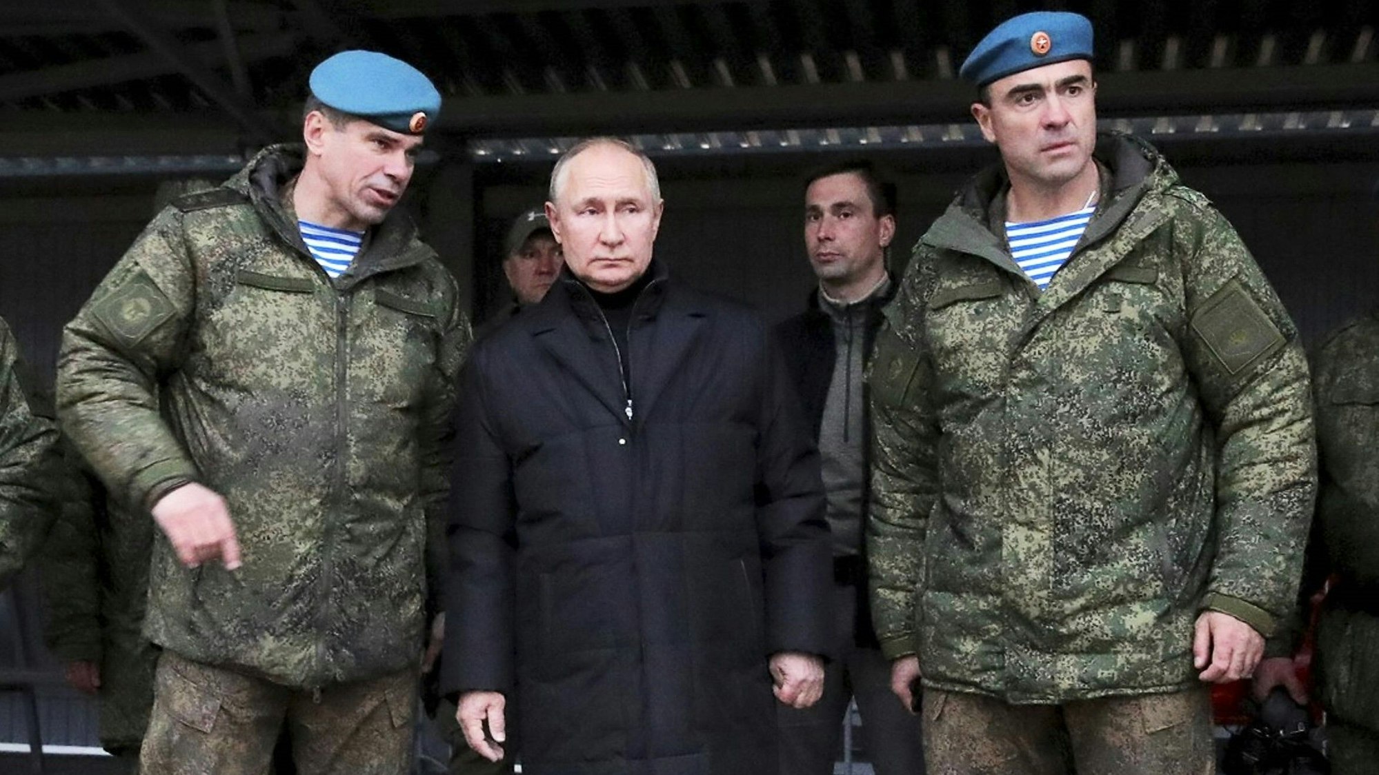 Wladimir Putin bei einem Truppenbesuch im Oktober 2022. Immer wieder gibt es Berichte über Sperrtruppen in der russischen Armee.