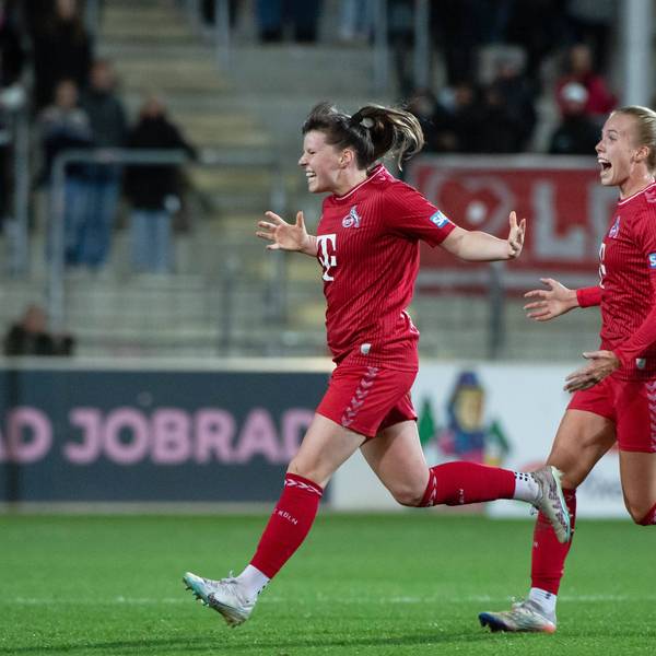Adriana Achinska FC Koeln, 09, Celina Degen FC Koeln, 05 jubeln ueber das Tor zum 2:3, GER, SC Freiburg vs FC Koeln, Fussball Google Pixel Frauen Bundesliga, 8. Spieltag, Saison 2023/2024, 20.11.2023 DFB regulations prohibit any use of photographs as image sequences and/or quasi-video GER, SC Freiburg vs FC Koeln, Fussball Google Pixel Frauen Bundesliga, 8. Spieltag, Saison 2023/2024, 20.11.2023 Freiburg *** Adriana Achinska FC Koeln, 09 , Celina Degen FC Koeln, 05 jubilate over the goal to 2 3, GER, SC Freiburg vs FC Koeln, Football Google Pixel Womens Bundesliga, 8 Matchday, Season 2023 2024, 20 11 2023 DFB regulations prohibit any use of photographs as image sequences and or quasi video GER, SC Freiburg vs FC Koeln, Football Google Pixel Womens Bundesliga, 8 Matchday, Season 2023 2024, 20 11 2023 Freiburg Copyright: xEibner-Pressefoto/Memmlerx EP_MMR