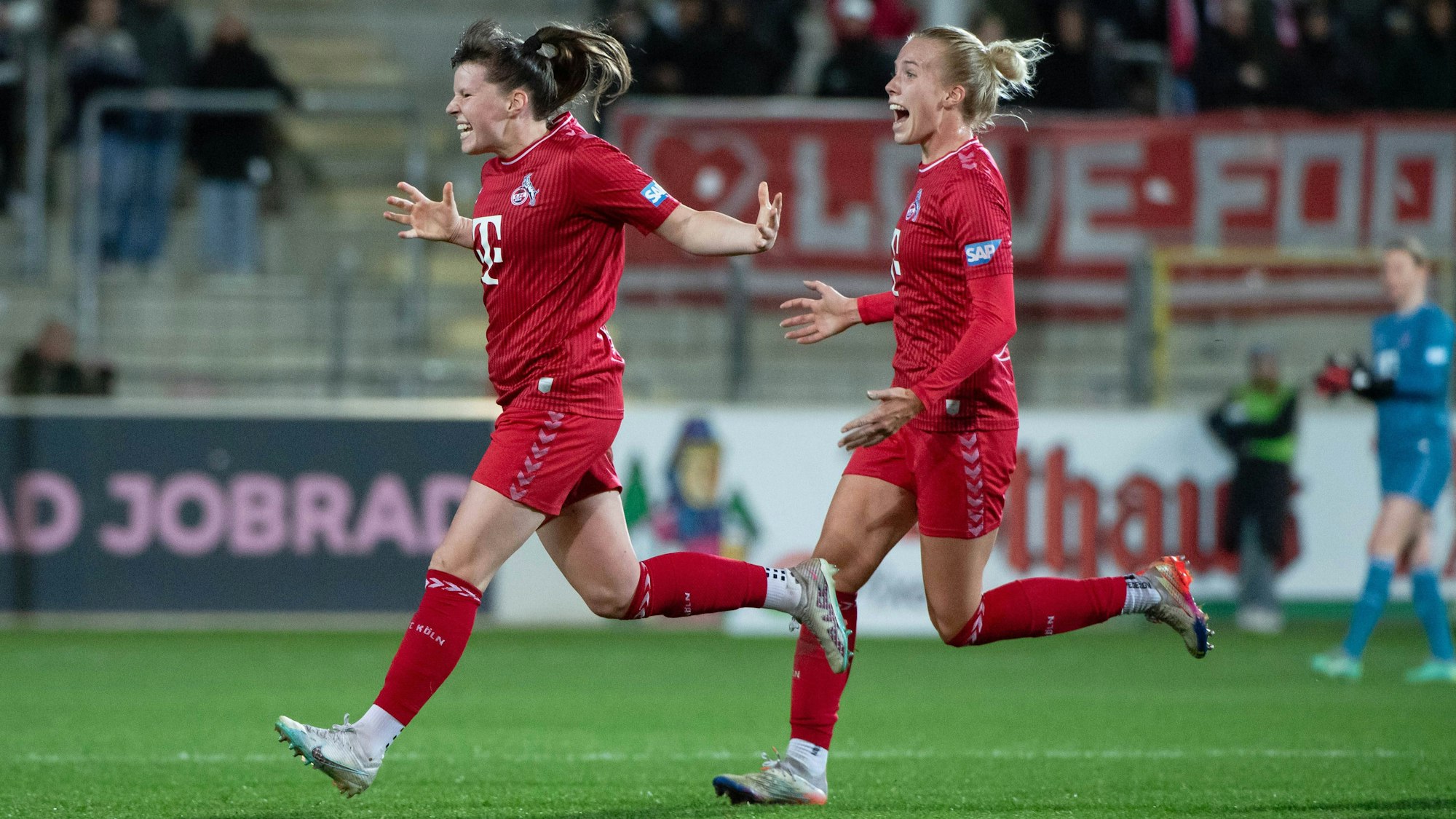Adriana Achinska FC Koeln, 09, Celina Degen FC Koeln, 05 jubeln ueber das Tor zum 2:3, GER, SC Freiburg vs FC Koeln, Fussball Google Pixel Frauen Bundesliga, 8. Spieltag, Saison 2023/2024, 20.11.2023 DFB regulations prohibit any use of photographs as image sequences and/or quasi-video GER, SC Freiburg vs FC Koeln, Fussball Google Pixel Frauen Bundesliga, 8. Spieltag, Saison 2023/2024, 20.11.2023 Freiburg *** Adriana Achinska FC Koeln, 09 , Celina Degen FC Koeln, 05 jubilate over the goal to 2 3, GER, SC Freiburg vs FC Koeln, Football Google Pixel Womens Bundesliga, 8 Matchday, Season 2023 2024, 20 11 2023 DFB regulations prohibit any use of photographs as image sequences and or quasi video GER, SC Freiburg vs FC Koeln, Football Google Pixel Womens Bundesliga, 8 Matchday, Season 2023 2024, 20 11 2023 Freiburg Copyright: xEibner-Pressefoto/Memmlerx EP_MMR