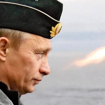 Wladidmir Putin bei einer Marineübung im Jahr 2005. Laut dem ehemaligen Berater des Kremlchefs begannen Putins Planungen für den Überfall auf die Ukraine bereits 2003. (Archivbild)