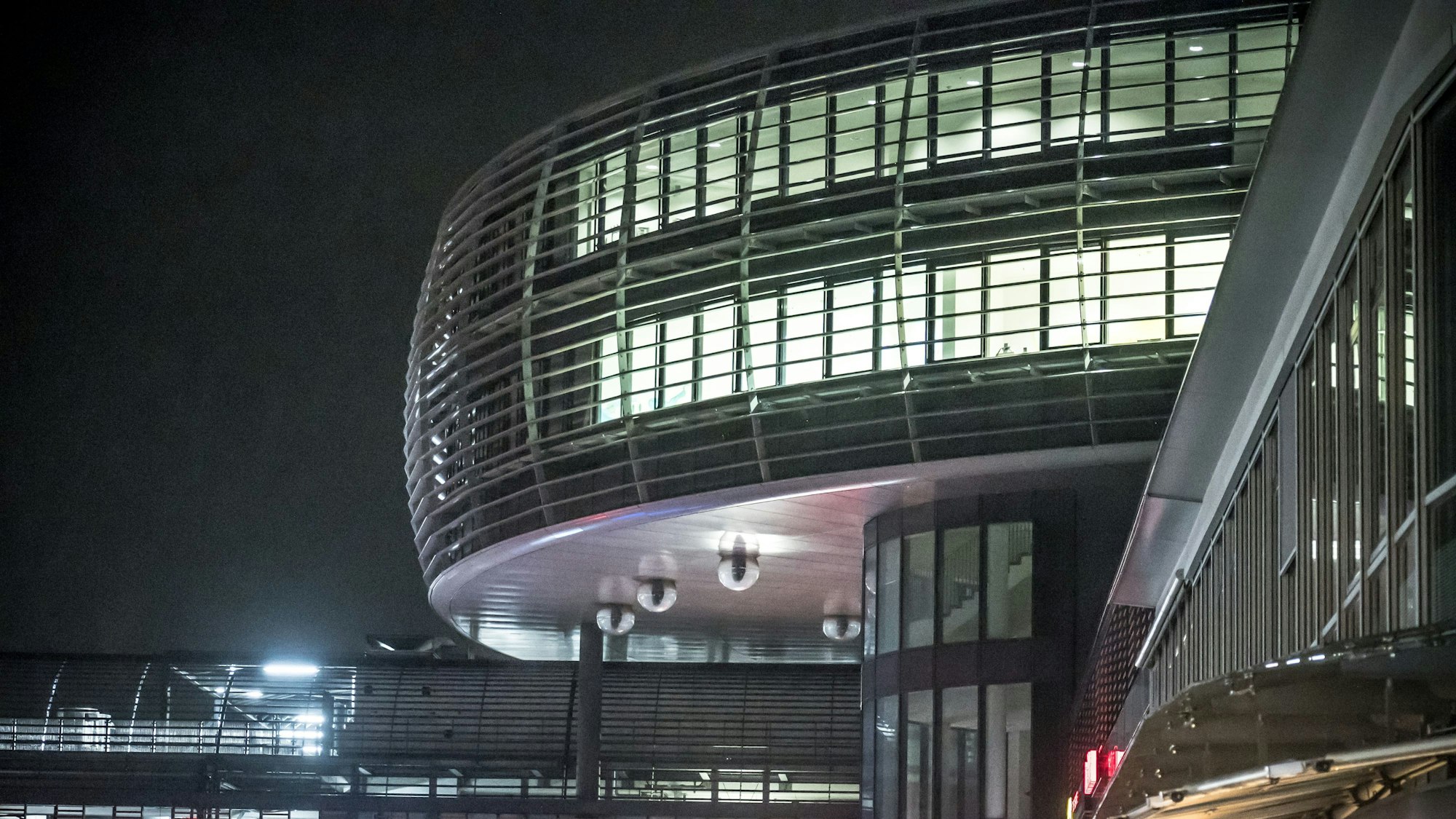 Rathaus Leverkusen, Nachtaufnahme