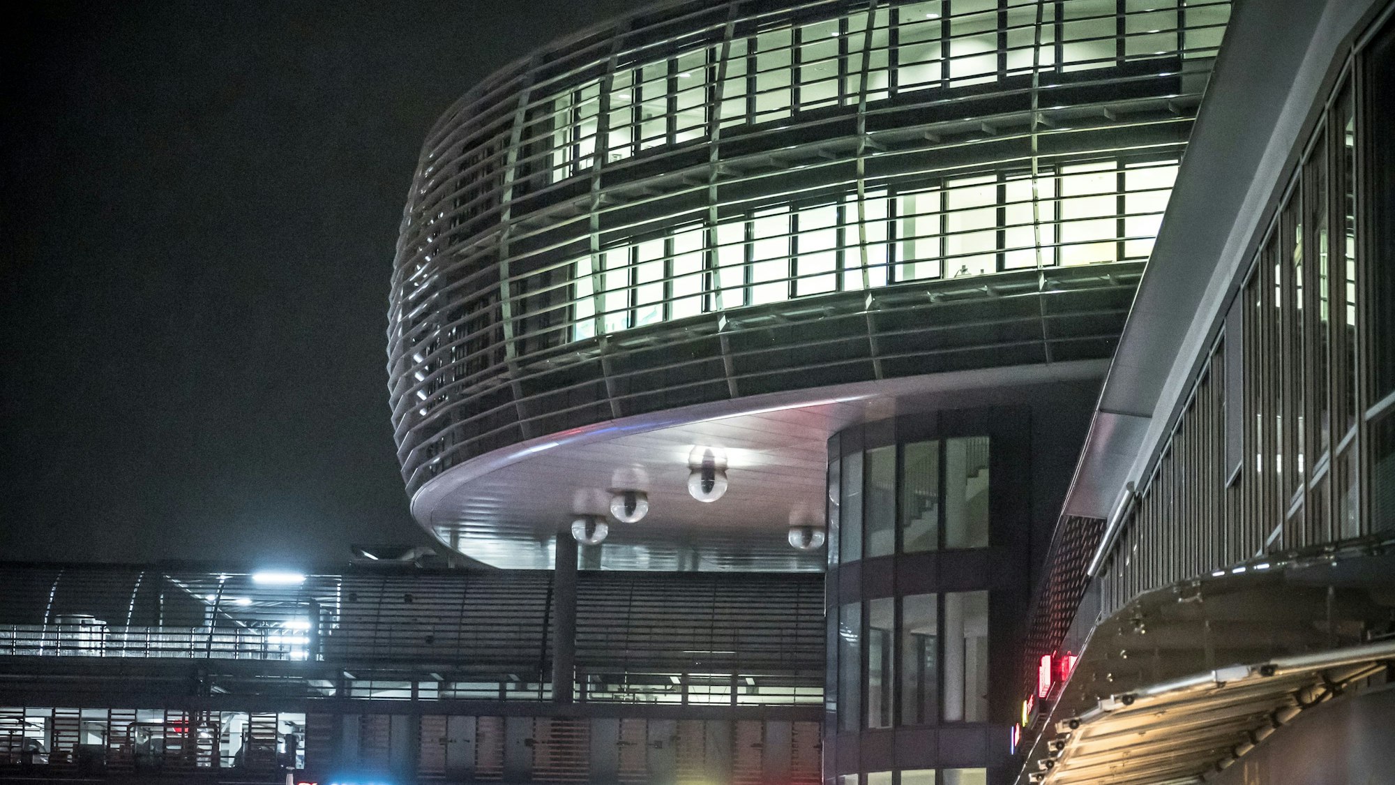 Rathaus Leverkusen Wiesdorf Nachtaufnahme