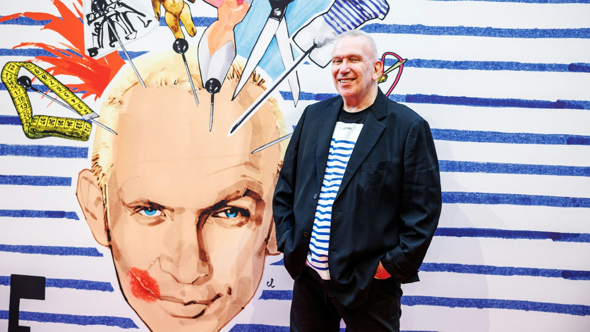 Jean Paul Gaultier, französischer Modeschöpfer, kommt zur Deutschland-Premiere der „Fashion Freak Show“.