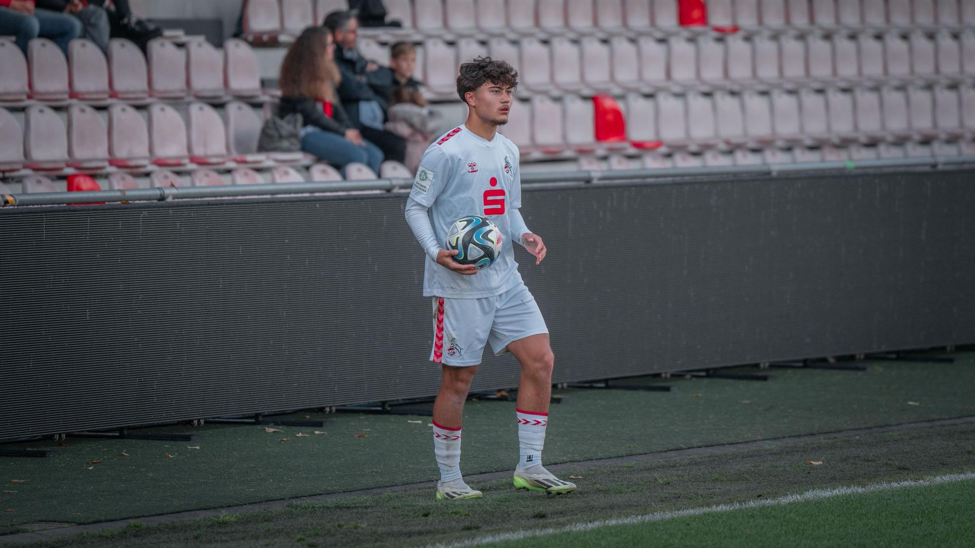 Justin von der Hitz vom 1. FC Köln ist mit der deutschen U17-Fußball-Nationalmannschaft bei der WM in Indonesien.