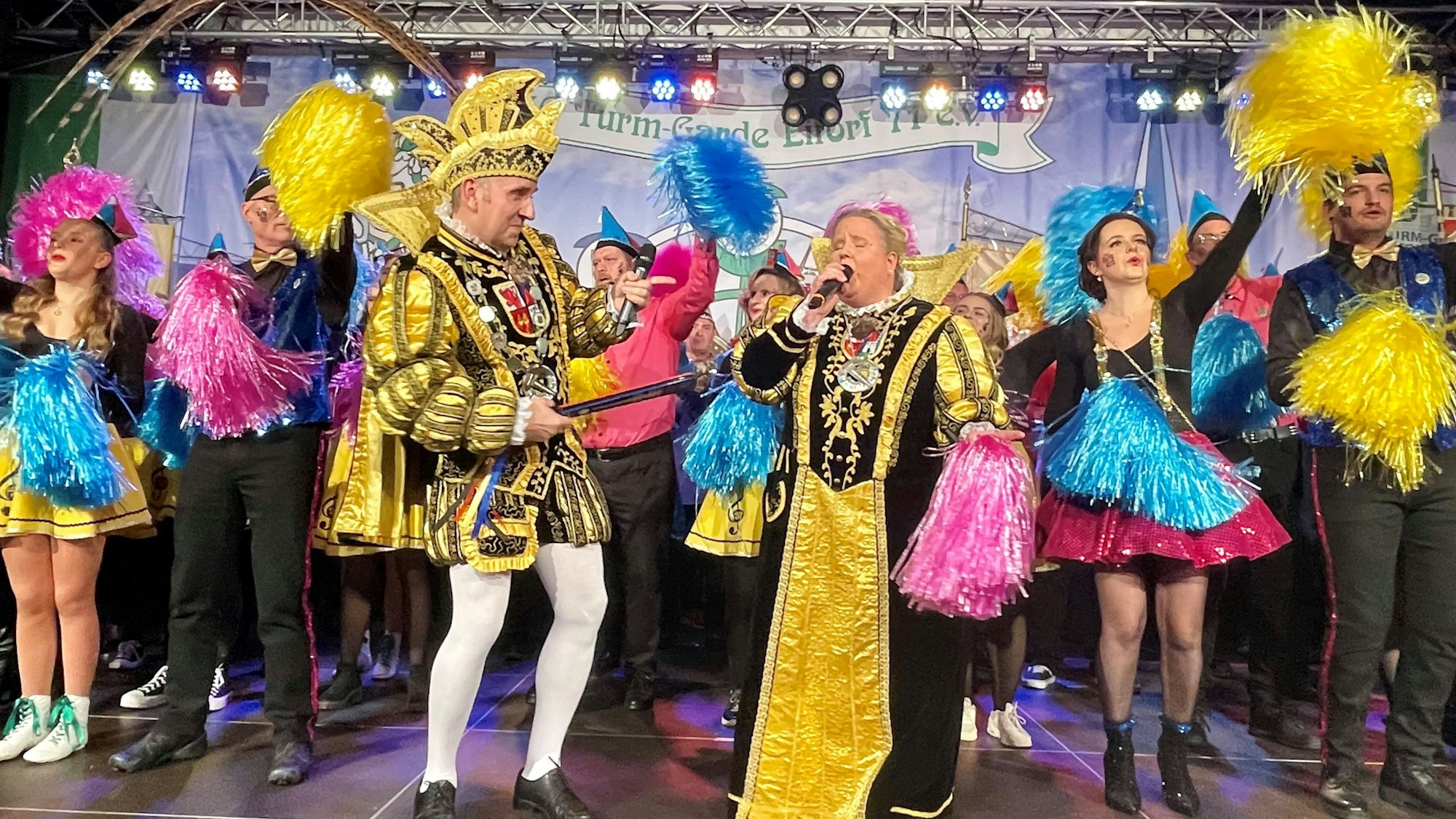 Das Eitorfer Prinzenpaar Guido I. (Rösgen) und Sandra I. (Christ-Rösgen) rockte den Saal.