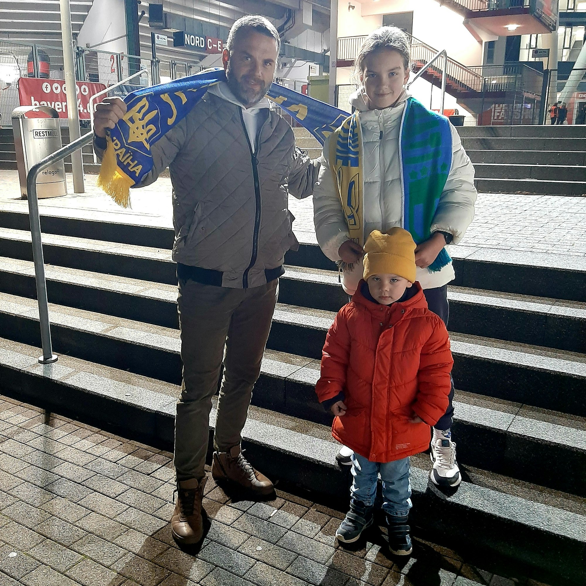 Qualifikationsspiel zur Fußball-Europameisterschaft 2024 Ukraine gegen Italien in der Bay-Arena Leverkusen. (EM, UEFA) Auf dem Bild zu sehen: Oleg Hudsuliak, der mit seiner Familie aus Prag anreiste.