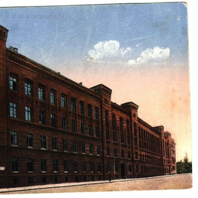 Der Dienstsitz der Kölner Kriminalpolizei Am Weidenbach, 1919 in einem ehemaligen Kasernengebäude eingerichtet, ab 1933 zentraler Ort für die Verfolgung von sozialen Randgruppen und der Sinti und Roma.