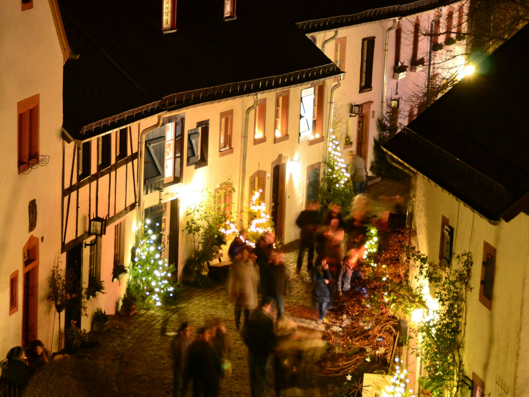 Urig und Atmonsphärisch: Der Weihnachtsmarkt in Kronenburg