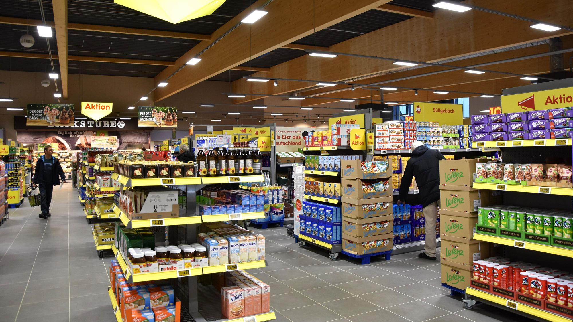 Auf dem Foto ist der Verkaufsraum des Discounters zu sehen.