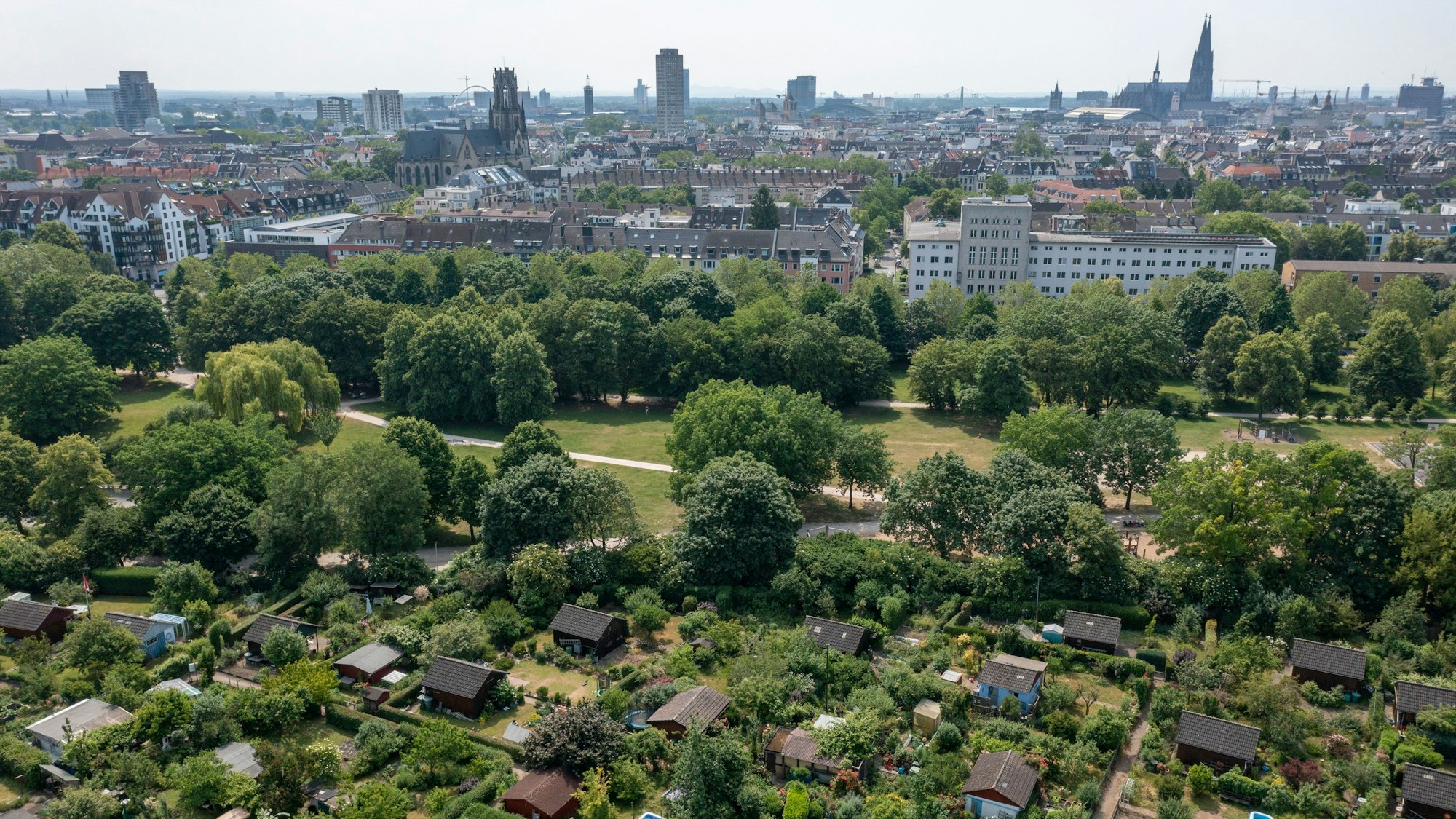 Köln: Kleingärten am Lohsepark sind aus der Vogelperspektive zu sehen.