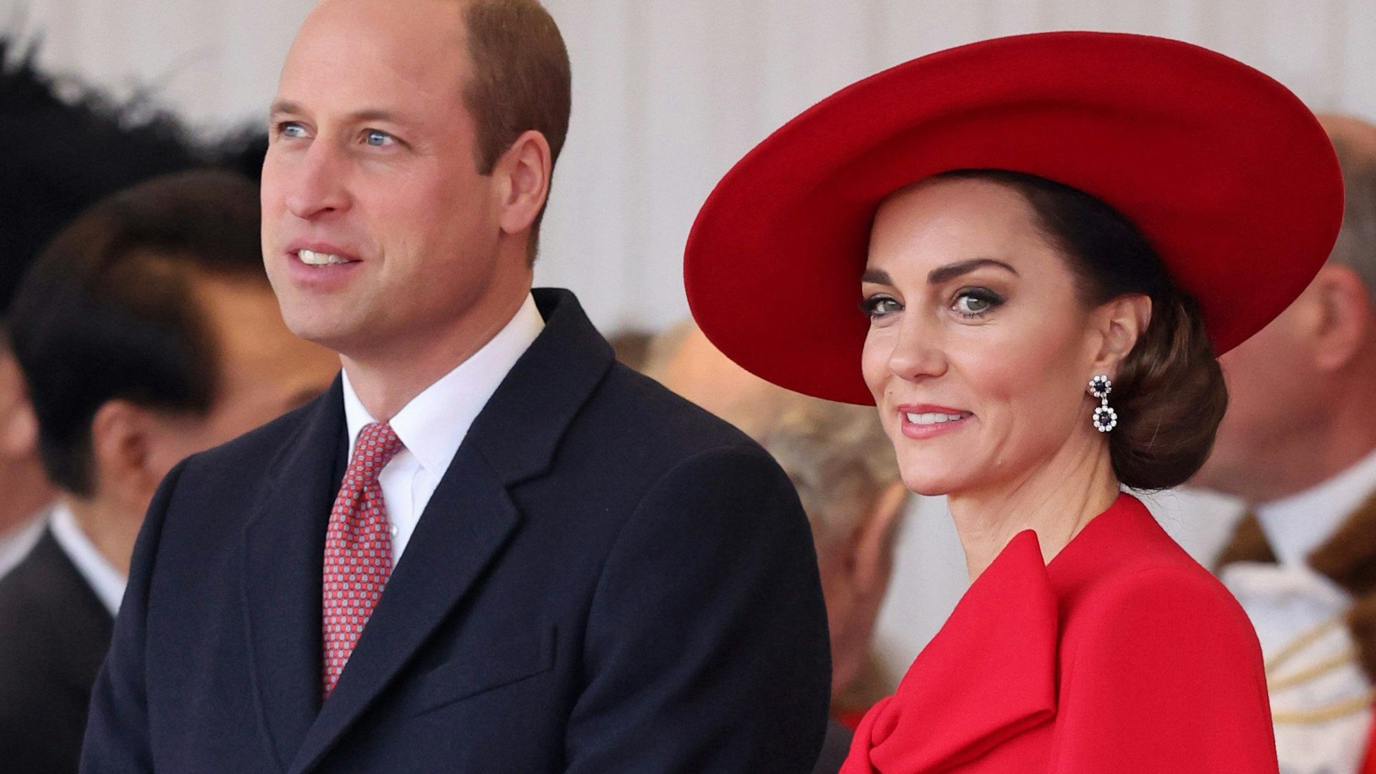 Prinzessin Kate (r) und Prinz William bei der feierlichen Begrüßung des südkoreanischen Präsidenten und seiner Frau am ersten Tag des Staatsbesuchs des Paares in Großbritannien.