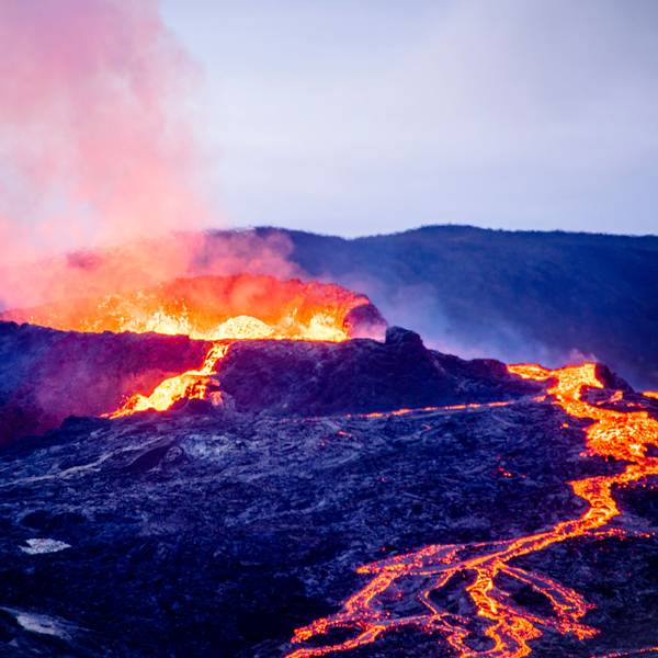 Der Fagradalsfjall-Vulkan auf der Halbinsel Reykjanes ist zuletzt 2021 ausgebrochen. Nun fürchten Wissenschaftler eine Eruption nahe der isländischen Stadt Grindavik. (Archivbild)