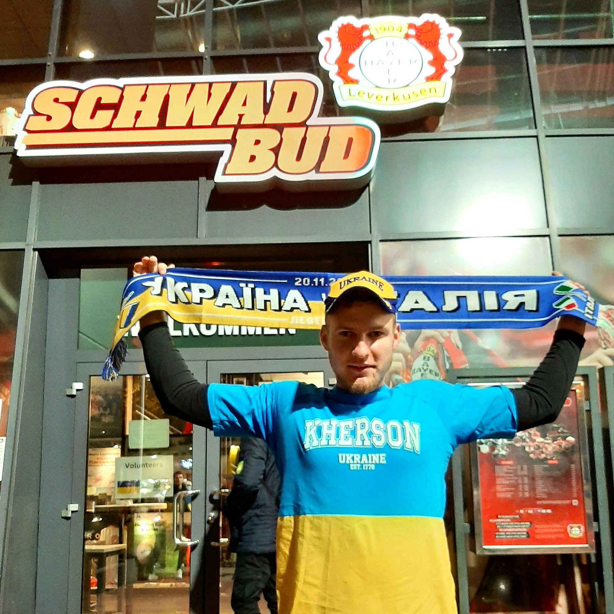 Qualilfikationsspiel zur Fußball-Europameisterschaft 2024 Ukraine gegen Italien in der Bay-Arena Leverkusen. (EM, UEFA) Auf dem Bild Leonid aus Kherson, der aus dem Saarland nach Leverkusen kam.