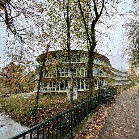 Das Bettenhaus der Schlossklinik.