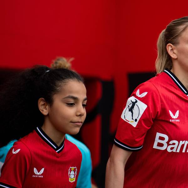 Elisa Senß Bayer 04 Leverkusen, 6 beim einlaufen, GER, Bayer 04 Leverkusen vs. FC Bayern Muenchen, Fussball Flyeralarm Frauen Bundesliga, 21. Spieltag, Spielzeit 2022/2023, 20.05.2023 GER, Bayer 04 Leverkusen vs. FC Bayern Muenchen, Fussball Flyeralarm Frauen Bundesliga, 21. Spieltag, Spielzeit 2022/2023, 20.05.2023 Leverkusen *** Elisa Senß Bayer 04 Leverkusen, 6 at the run-in, GER, Bayer 04 Leverkusen vs FC Bayern Muenchen, Football Flyeralarm Womens Bundesliga, 21 Matchday, Season 2022 2023, 20 05 2023 GER, Bayer 04 Leverkusen vs FC Bayern Muenchen, Football Flyeralarm Womens Bundesliga, 21 Matchday, Season 2022 2023, 20 05 2023 Leverkusen Copyright: xEibner/Memmlerx EP_MMR