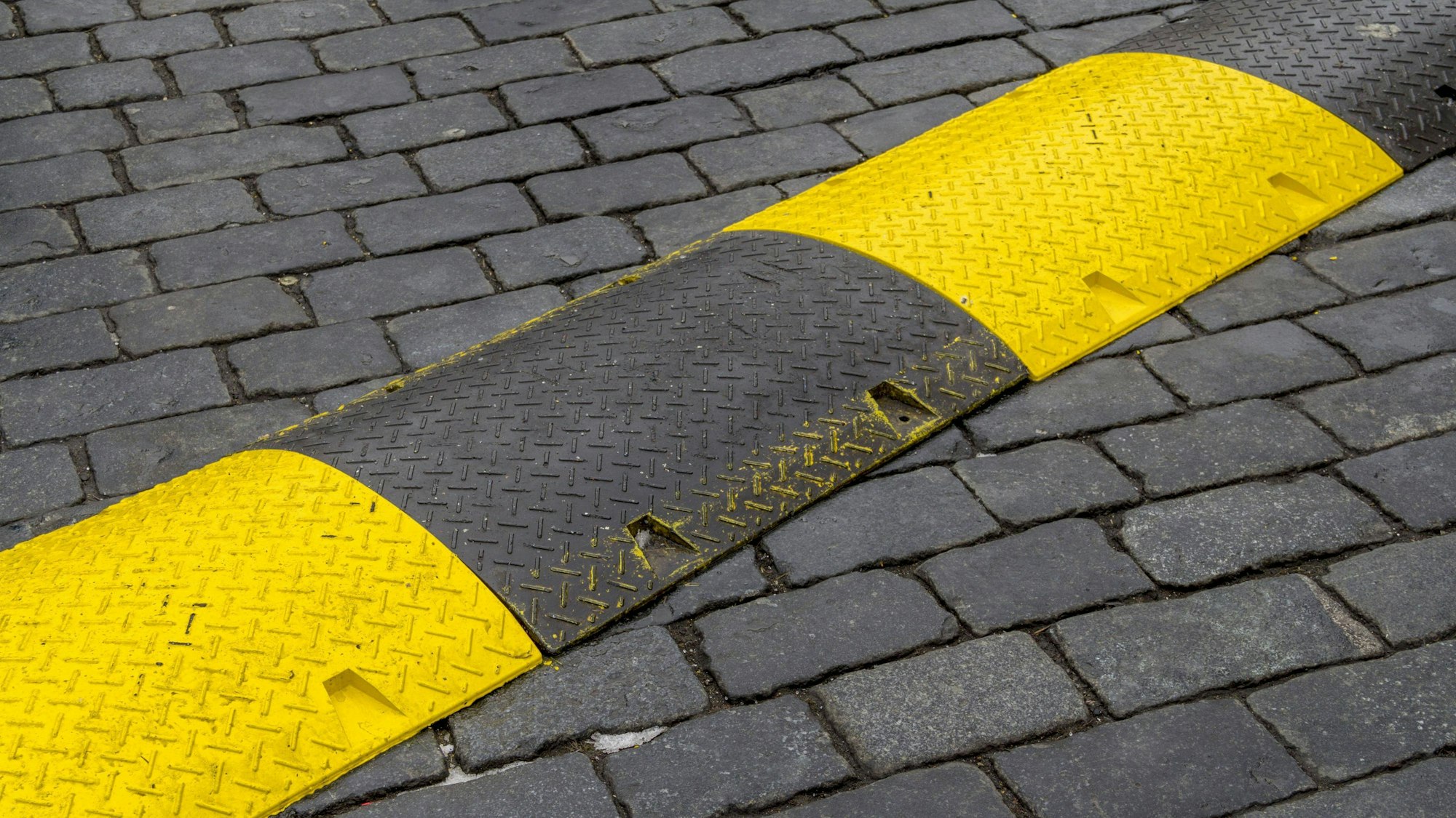 In Thüringen hat ein Schalke-Fan Kabelbrücken entfernt (Symbolbild).