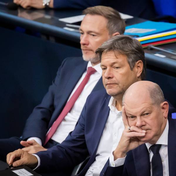Führende Köpfe der Ampel-Regierung: Kanzler Olaf Scholz (SPD, r.), Wirtschaftsminister Robert Habeck (Grüne, m.) und Finanzminister Christian Lindner (FDP)
