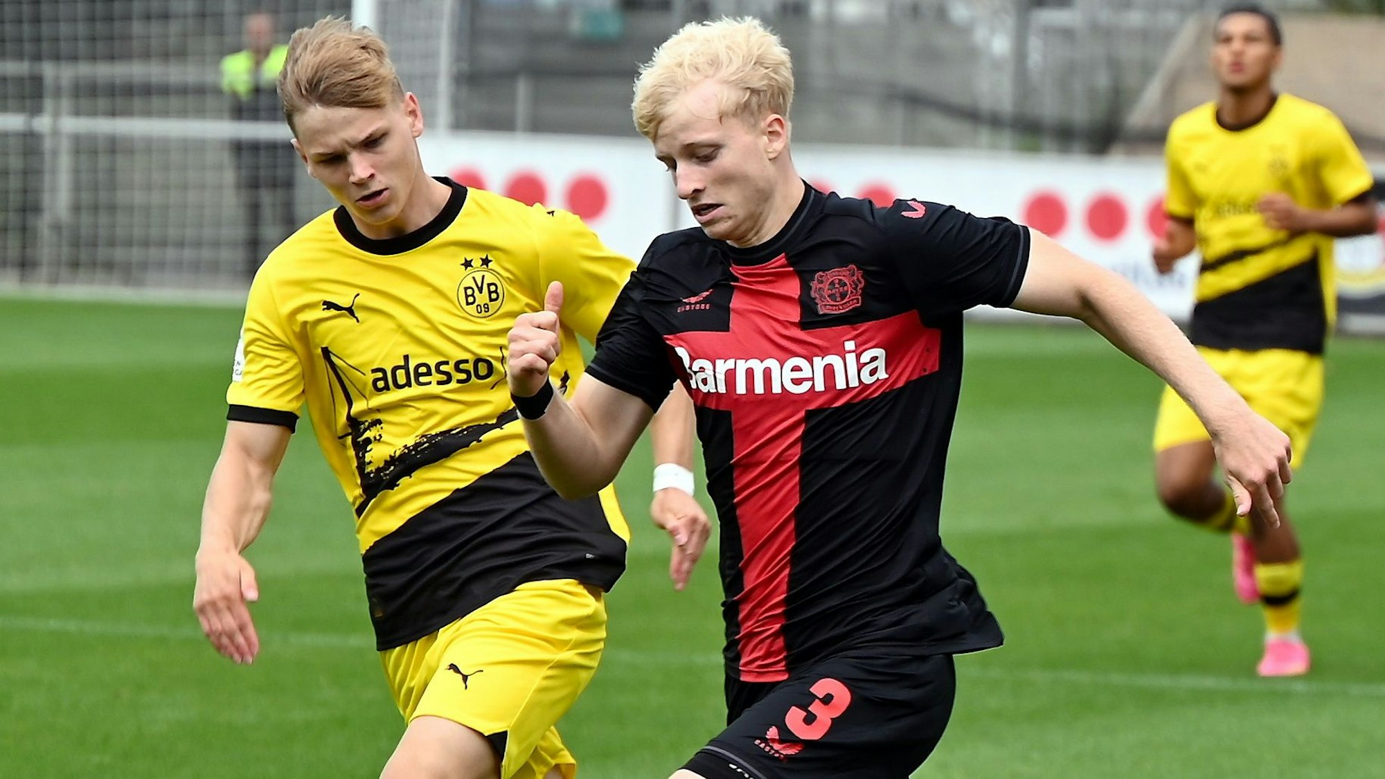 13.08.2023, Fussball-U19-Bayer 04-Dortmund
rechts: Anton Bäuerle (Bayer)
Foto: Uli Herhaus