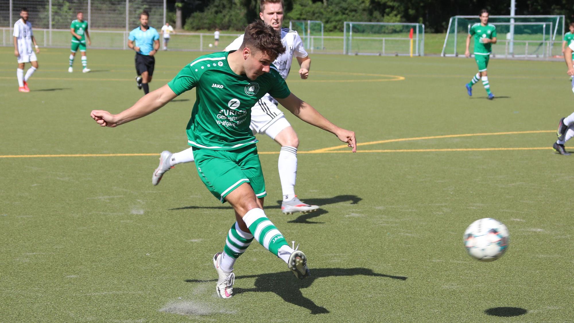 Borussia Lindenthal-Hohenlind - SV Schlebusch
Westkampfbahn Köln Deutschland
05.09.2021
Janis Waffenschmidt (Hohenlind)
Copyright
Eduard Bopp Sportfotografie
mail@fotobopp.de