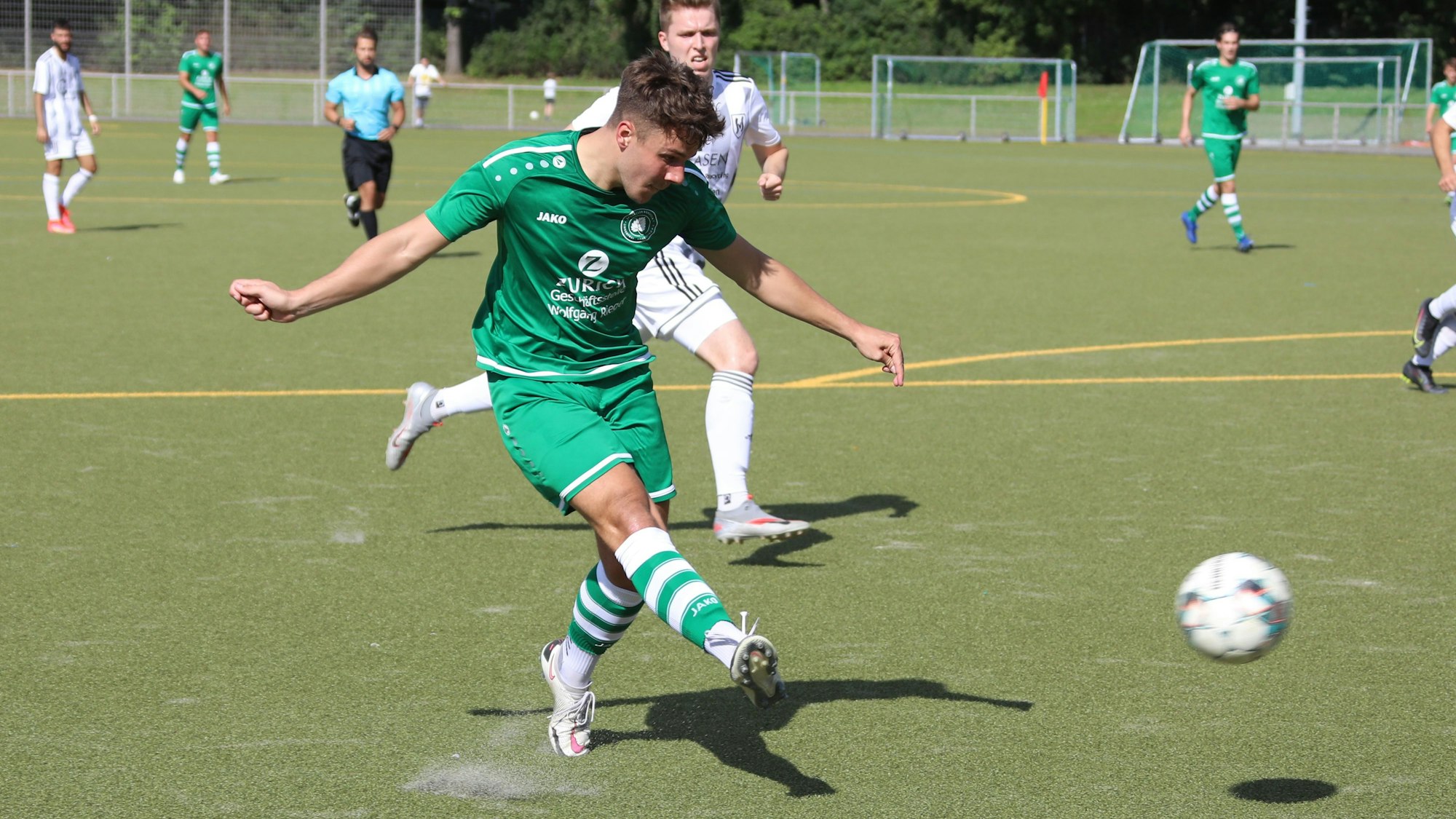 Borussia Lindenthal-Hohenlind - SV Schlebusch
Westkampfbahn Köln Deutschland
05.09.2021
Janis Waffenschmidt (Hohenlind)
Copyright
Eduard Bopp Sportfotografie
mail@fotobopp.de