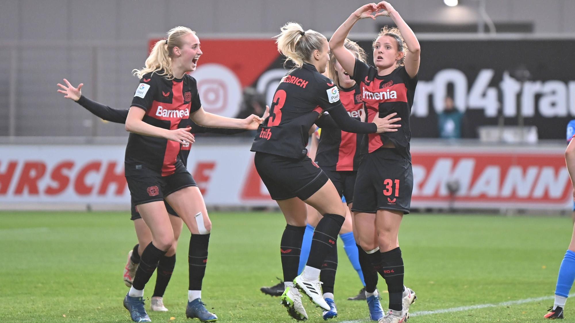 Verena Wieder B04, 31 bejubelt das 1:1, 19.11.2023, Leverkusen Deutschland, Fussball, Google Pixel Frauen-Bundesliga, Bayer 04 Leverkusen - RB Leipzig, DFB/DFL REGULATIONS PROHIBIT ANY USE OF PHOTOGRAPHS AS IMAGE SEQUENCES AND/OR QUASI-VIDEO. *** Verena Wieder B04, 31 celebrates the 1 1, 19 11 2023, Leverkusen Germany , Soccer, Google Pixel Women Bundesliga, Bayer 04 Leverkusen RB Leipzig, DFB DFL REGULATIONS PROHIBIT ANY USE OF PHOTOGRAPHS AS IMAGE SEQUENCES AND OR QUASI VIDEO xmkx