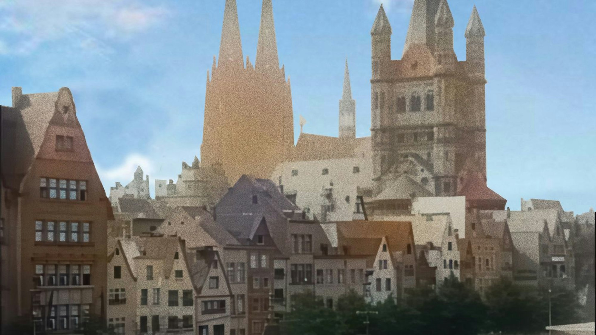 Häuserreihe am Flussufer