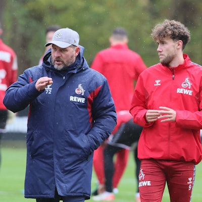 1. FC Köln, Training, von links: Mark Uth, Steffen Baumgart, Luca Waldschmidt (1. FC Köln), 20.11.2023, Bild: Herbert Bucco