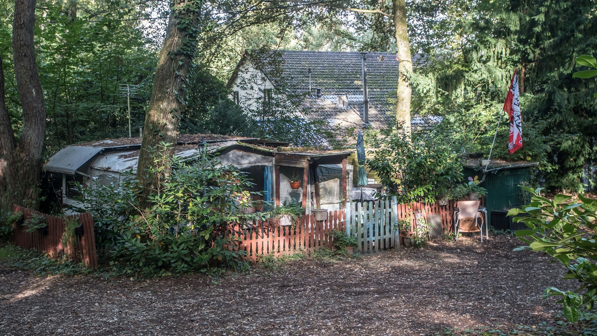 Der Campingplatz. Das Gelände Am Block teilen sich die Naturfreunde mit ihrer Mieterin, dem Verein und der gemeinnützigen Gesellschaft „Crew“.
