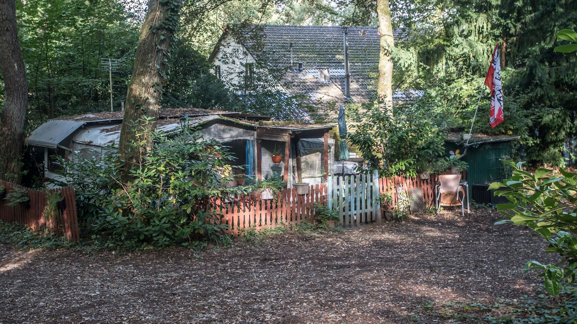 Der Campingplatz. Das Gelände Am Block teilen sich die  Naturfreunde mit ihrer Mieterin, dem Verein und der gemeinnützigen Gesellschaft „Crew“.