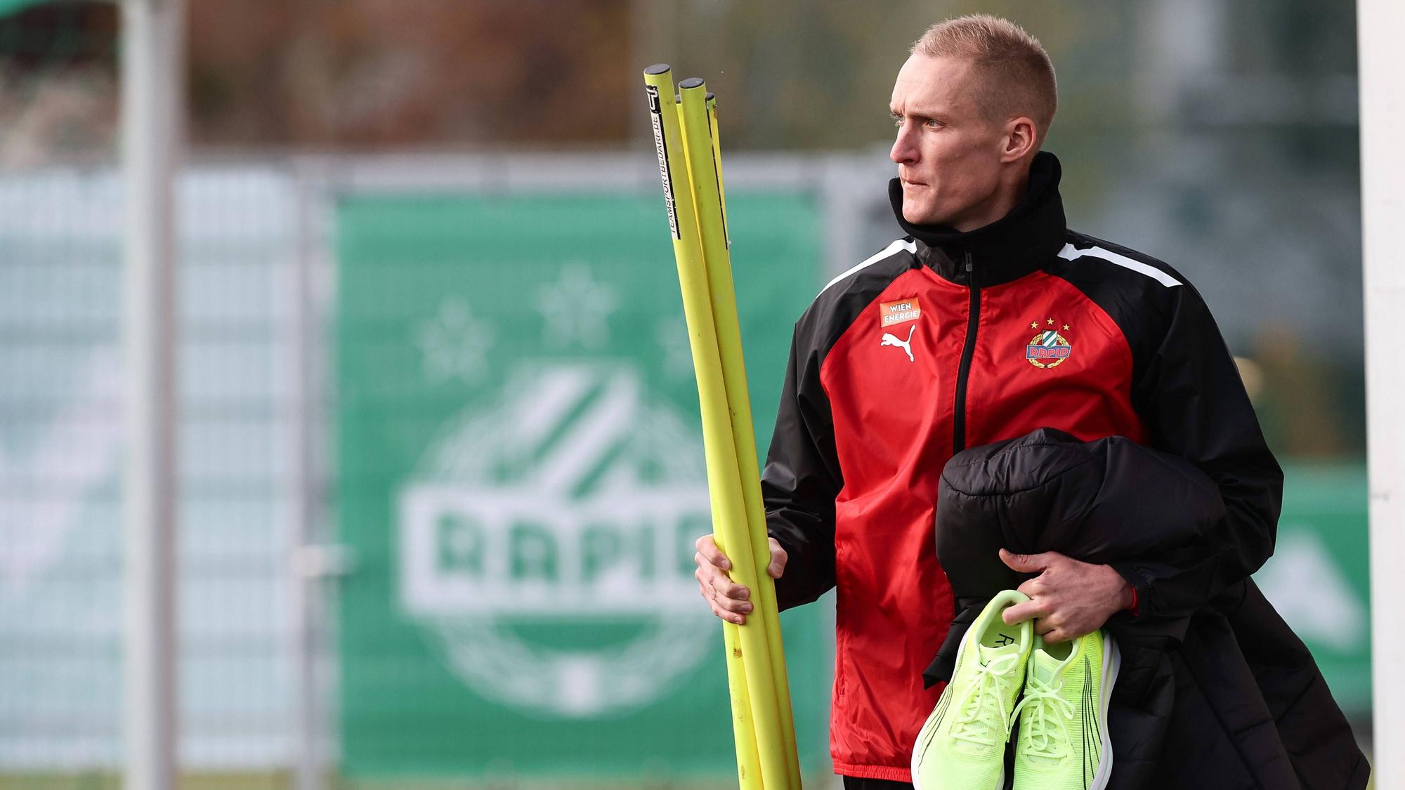 SOCCER - BL, Rapid, training VIENNA,AUSTRIA,21.NOV.23 - SOCCER - ADMIRAL Bundesliga, SK Rapid Wien, training. Image shows assistant coach Thomas Kraus Rapid. PUBLICATIONxNOTxINxAUTxSUIxSWE GEPAxpictures/xArminxRauthner
