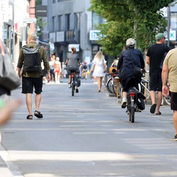 Die Kölner Ehrenstraße ist Fußgängern und Radfahrern vorbehalten. Verkehrsarme Zonen könnte es auch in Wohngebieten geben.