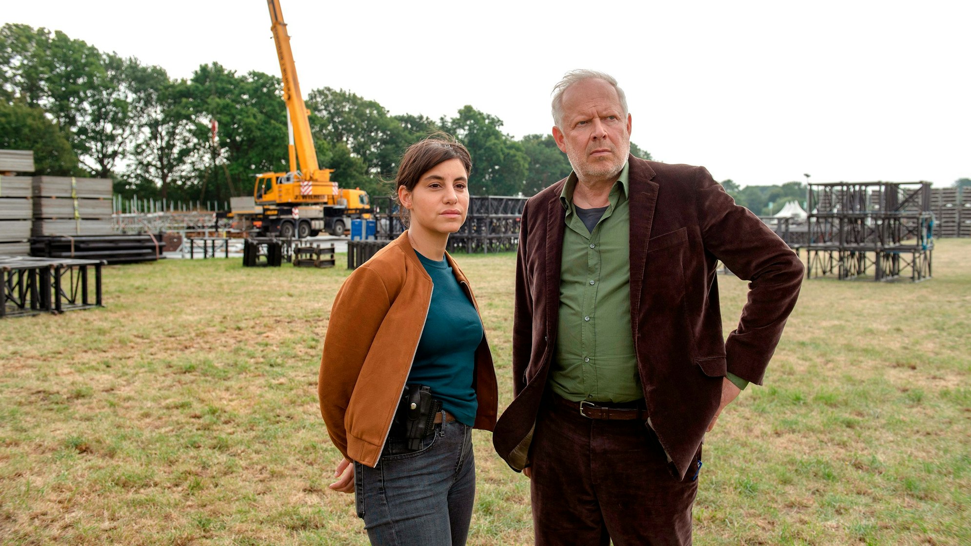 Ermittlungen auf dem Wacken Open Air Gelände: Kommissare Mila Sahin (Almila Bagriacik) und Klaus Borowski (Axel Milberg).